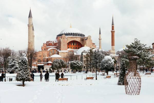 Read more about the article معلومات هامة حول السياحة الشتوية في اسطنبول