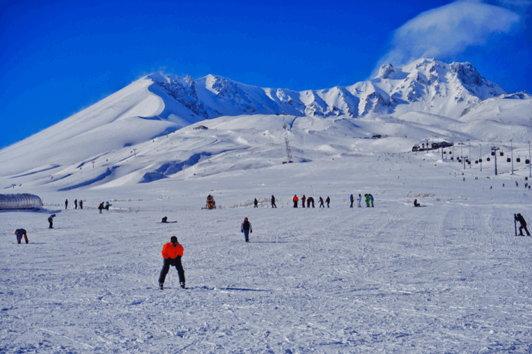Read more about the article أفضل 8 وجهات خاصة لعطلات التزلج في تركيا