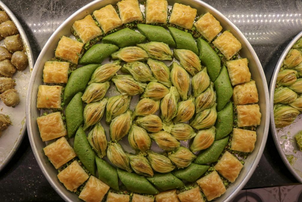 Read more about the article 25من أشهر الحلويات التركية  التقليدية الأكثر شعبية