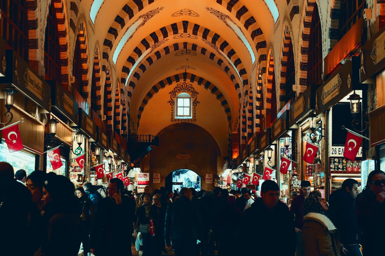 Read more about the article استكشاف سحر السوق المصري في إسطنبول: رحلة تجربة الثقافة والتسوق